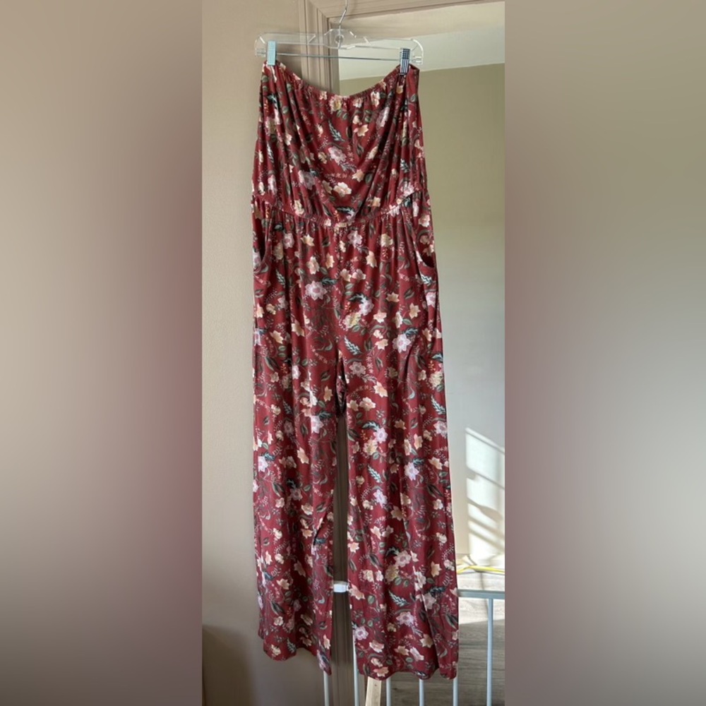 Floral Strapless romper. XXL.